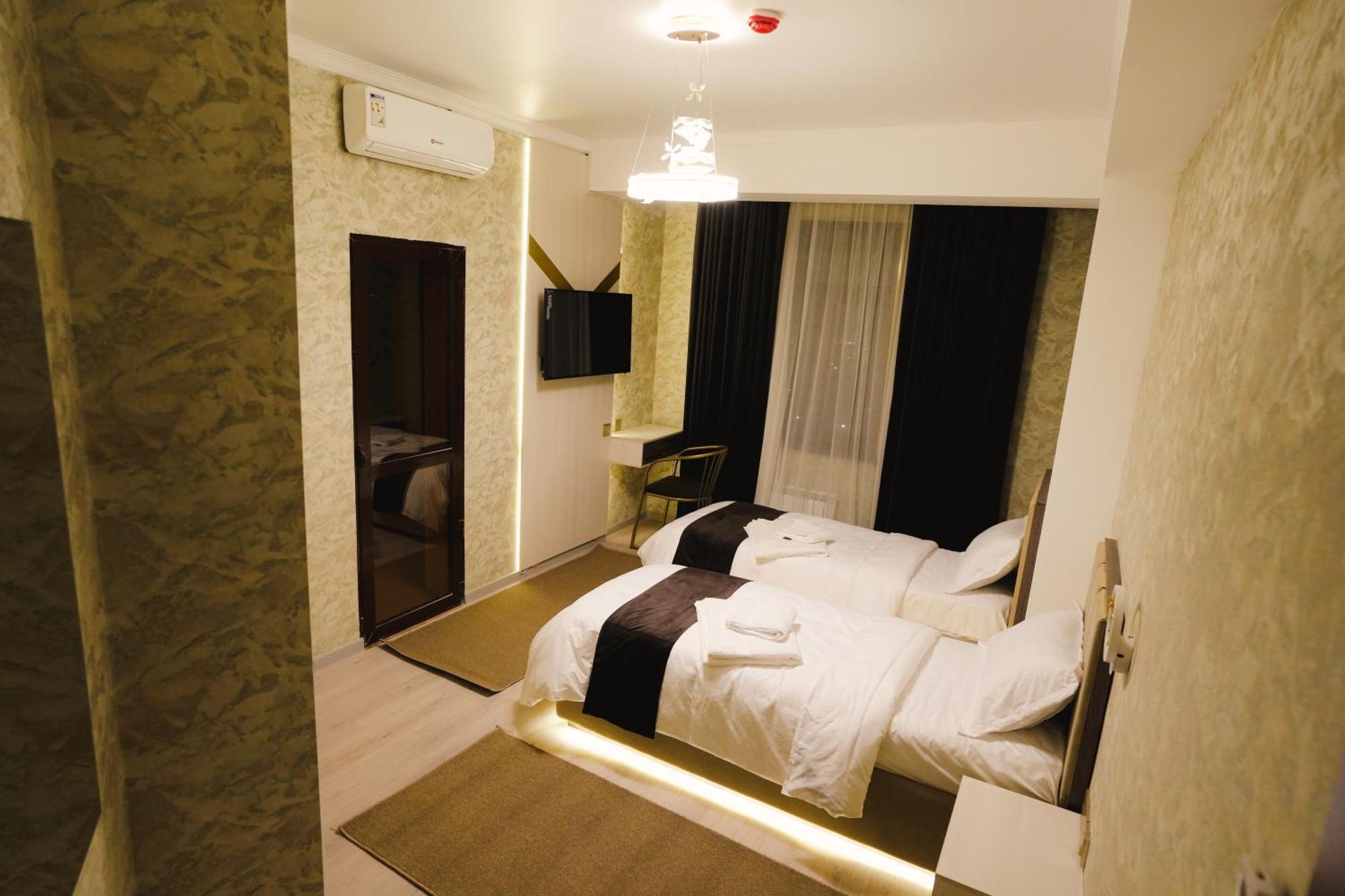 Baland Hotel Duschanbe Exterior foto